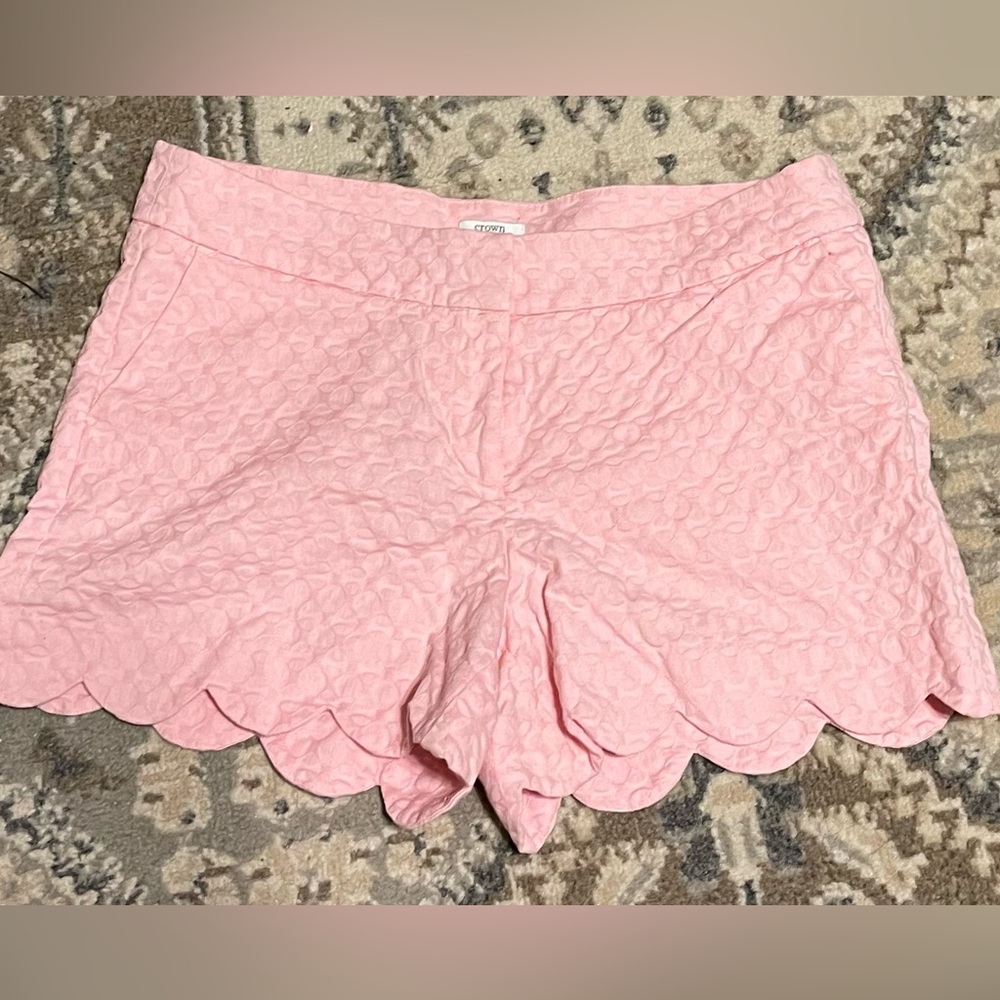 Crown and Ivy scalloped hem shorts